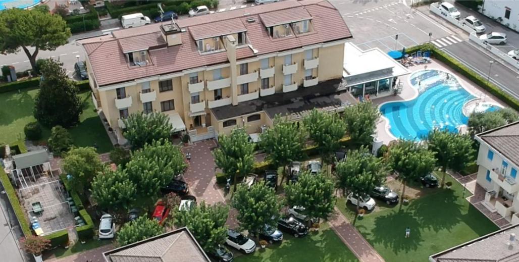 Junior Family Hotel Cavallino-Treporti Exterior photo