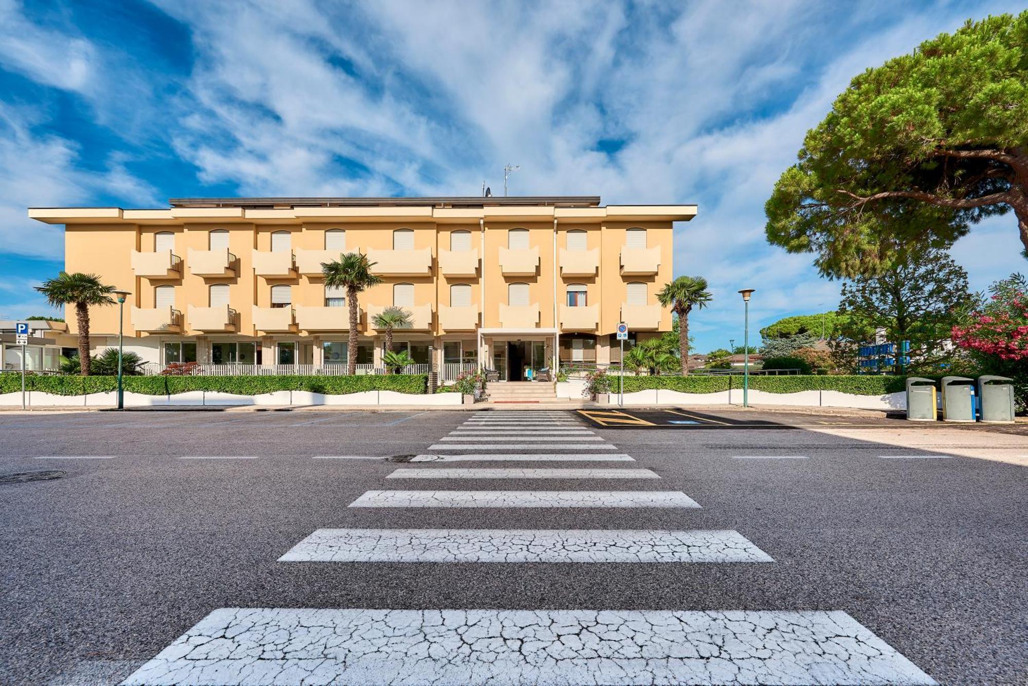 Junior Family Hotel Cavallino-Treporti Exterior photo